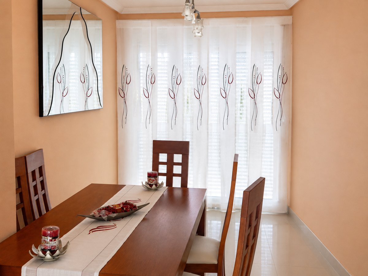 Paneles japoneses en el comedor de un salón